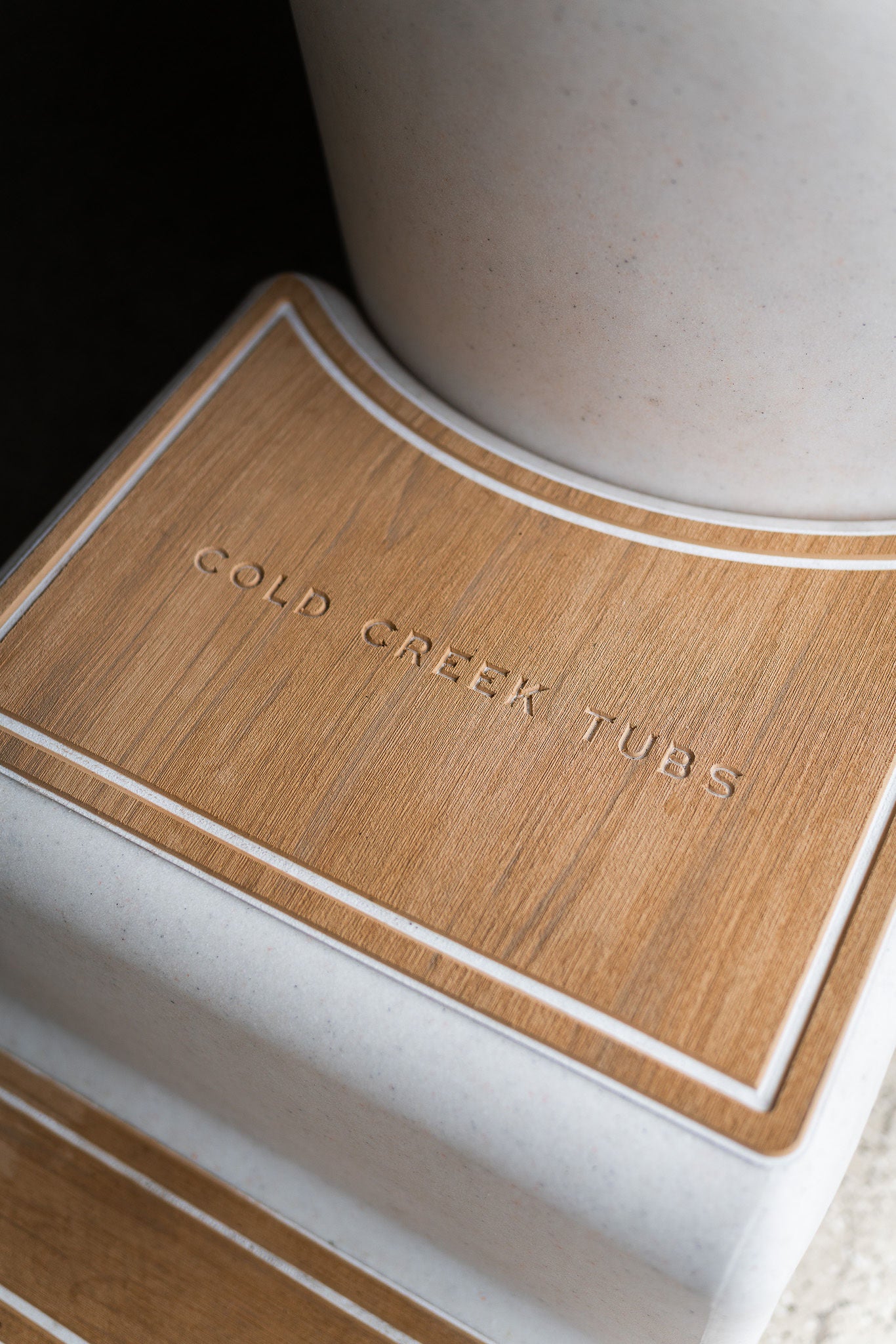 Fully Enclosed Step – Vertical Cold Tub