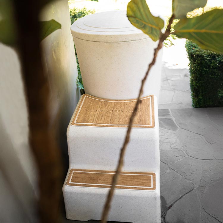 Vertical tub with wooden-like steps and a stone floor.