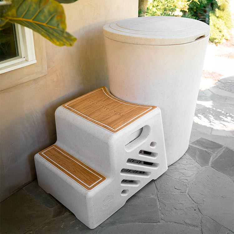 Vertical tub in an outdoor setting
